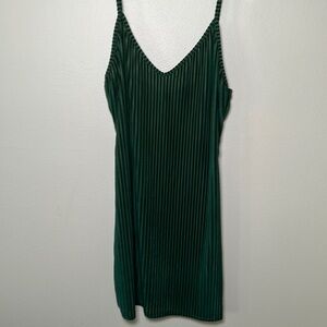 Pretty Little Thing NWT emerald green velvet ribbed strappy dress